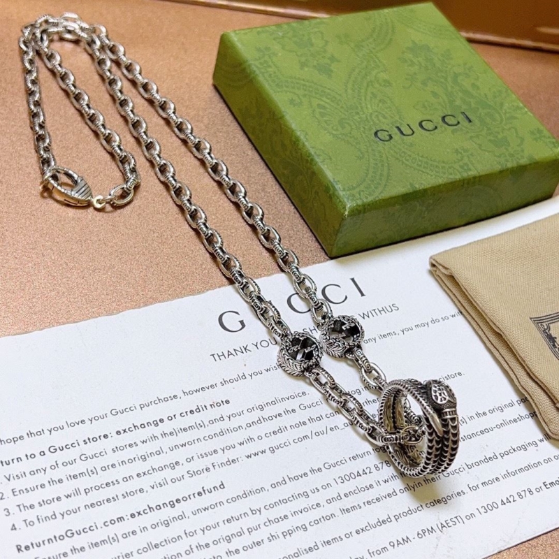 G*u*i necklaces